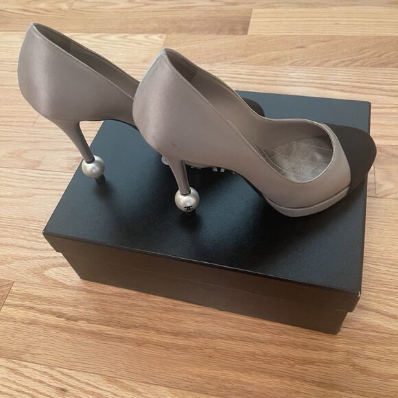 CHANEL Black Leather Satin Pumps Heels - Picture 11 of 15